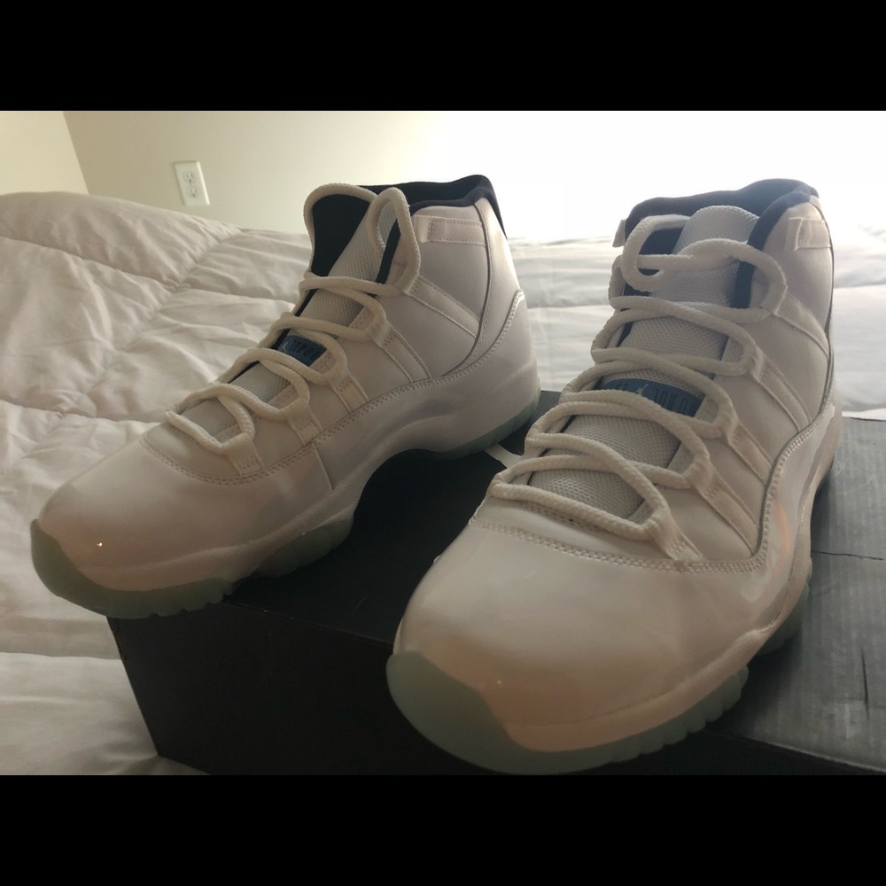 DS AJ 11 Mens Size 10.5 Grade B